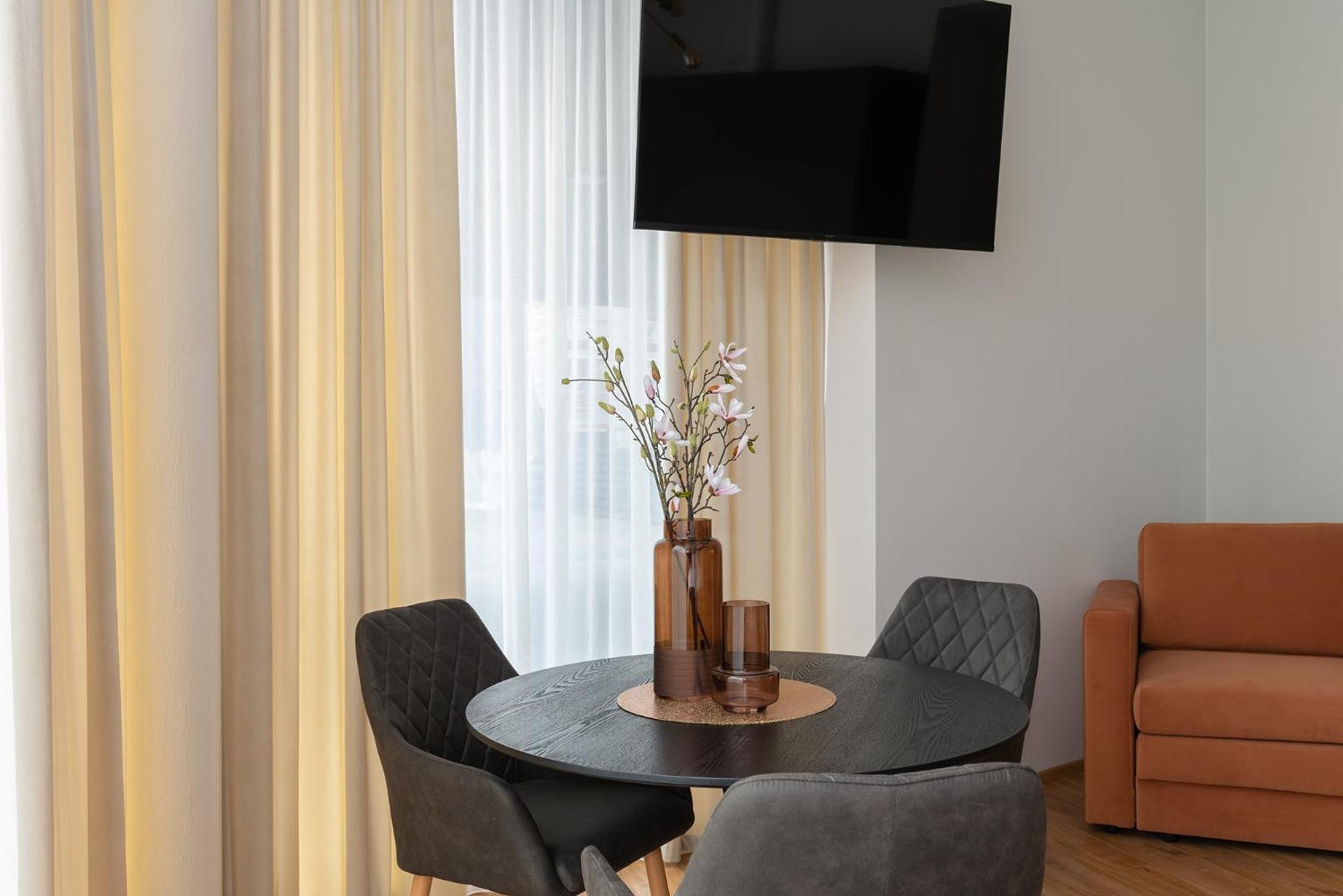 Bronze Colour Studio In Tartu City Centre Екстер'єр фото